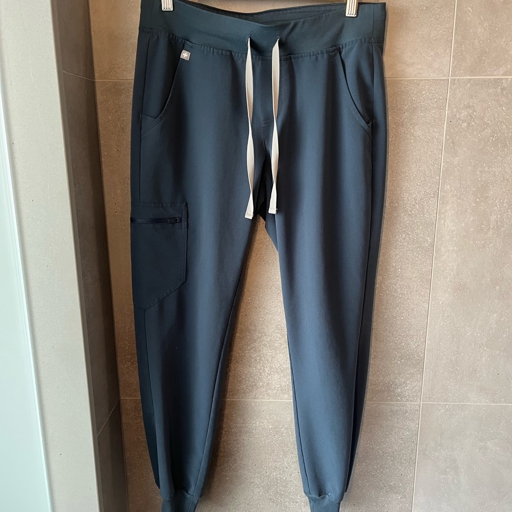 FIGS Zamora jogger scrub pants in Dark Harbor. Size S